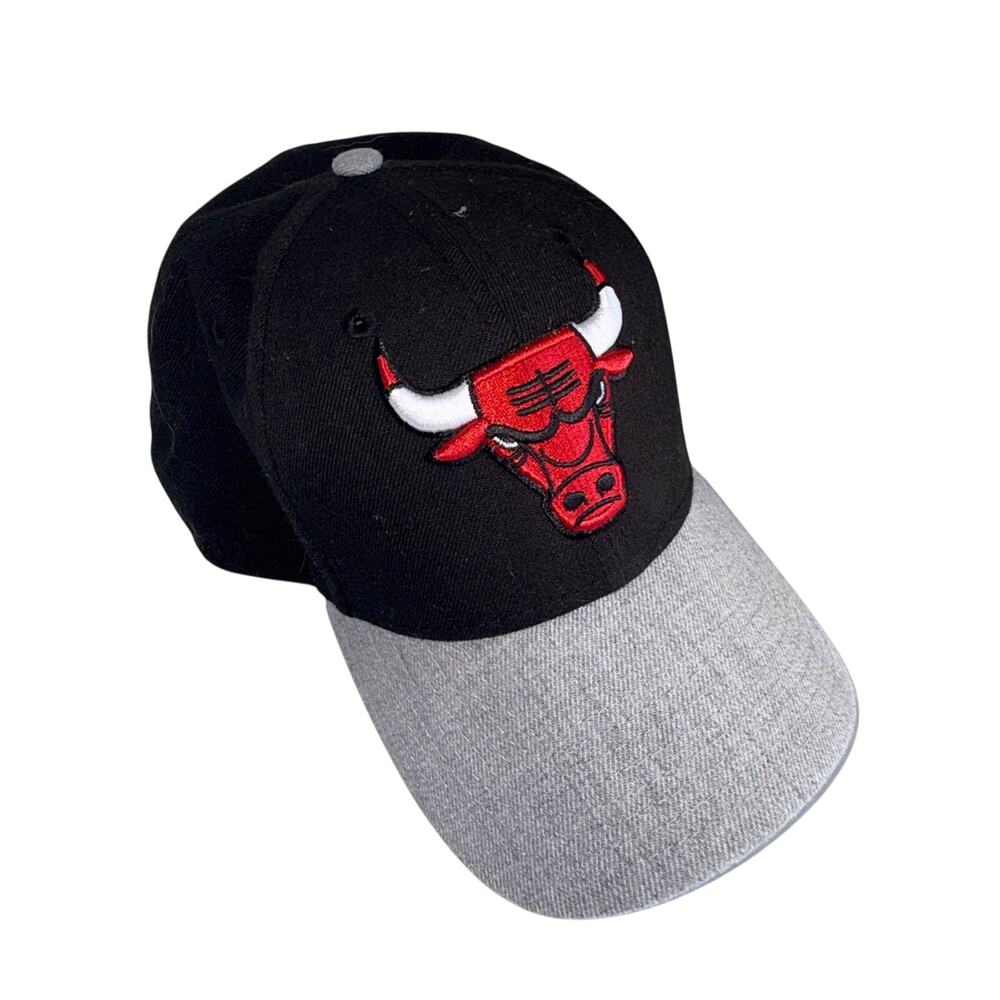 NBA CHICAGO BULLS 9forty Men's Black and Gray Embroidered Velcro back Cap
